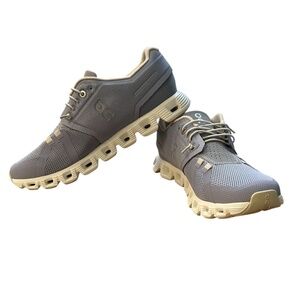 On WOMENS CLOUD5 SNEAKER - ZINC/SHELL MESH - Size 8